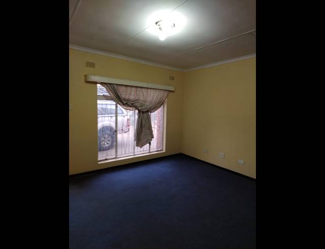 2 BEDROOM APARTMENT FOR SALE IN RUSTENBURG CENTRAL